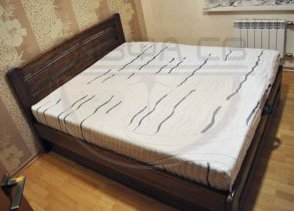 Кровать из дерева на заказ К-012 в спальню фото