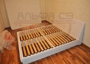 Кровать из дерева на заказ К-033 в спальню фото
